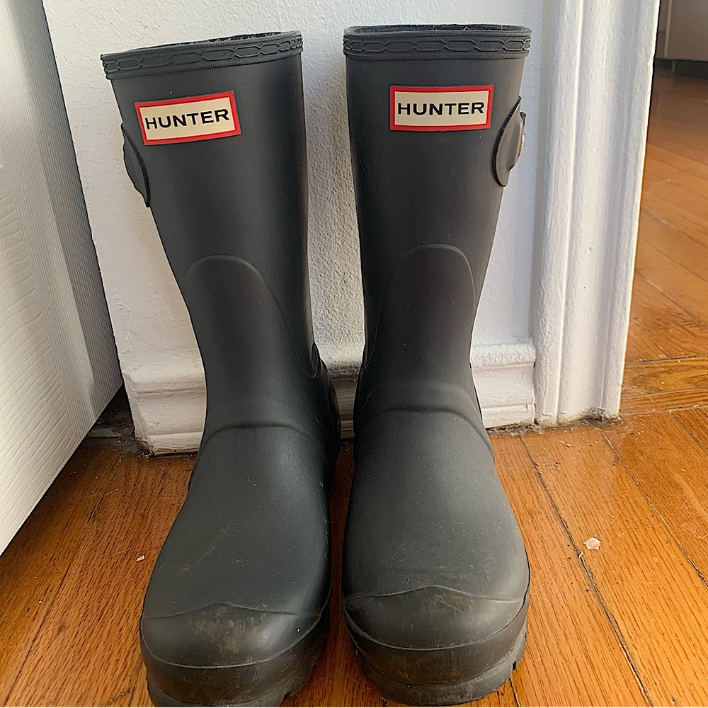 Navy mid-calf Hunter Rain Boot